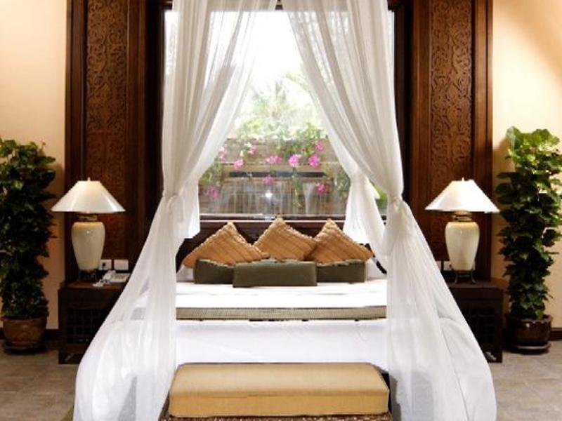 the briza beach resort khaolak