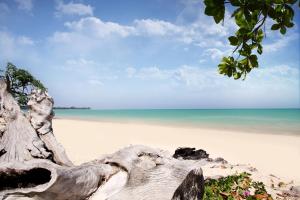 kantary beach hotel villas and suites khao lak