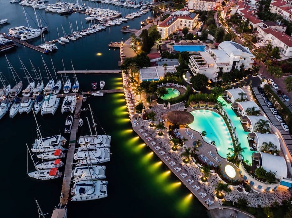 yacht classic hotel boutique class