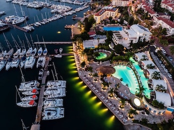 yacht classic hotel boutique class