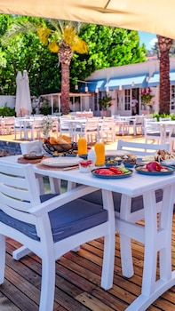 yacht classic hotel boutique class