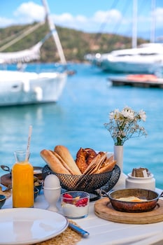 yacht classic hotel boutique class