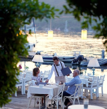 yacht classic hotel boutique class