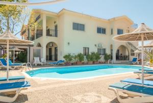 Hill View Restaurant & Apartments,Paphos>>Limassol,3 star