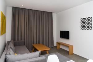 kefalos damon hotel apartments