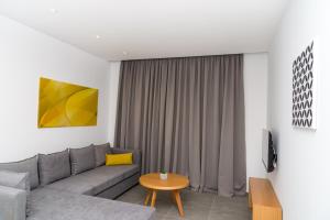 kefalos damon hotel apartments