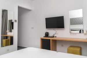 kefalos damon hotel apartments