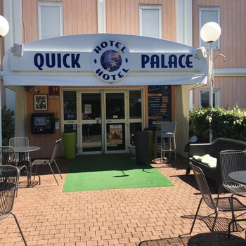 hotel quick palace tours