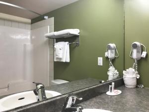 super 8 by wyndham amherst ns