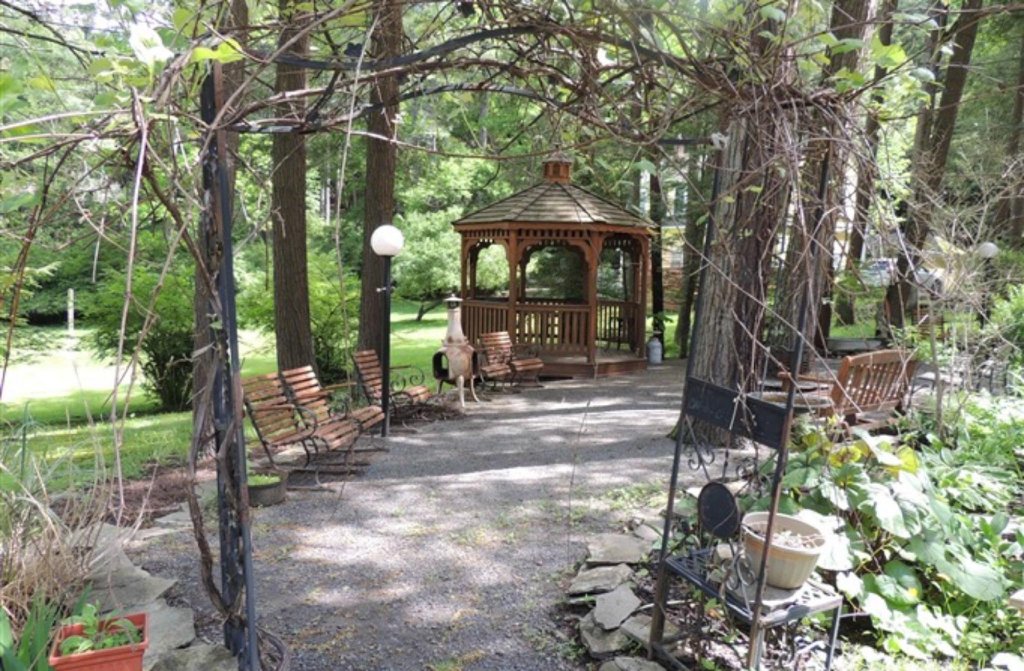 brookview manor inn