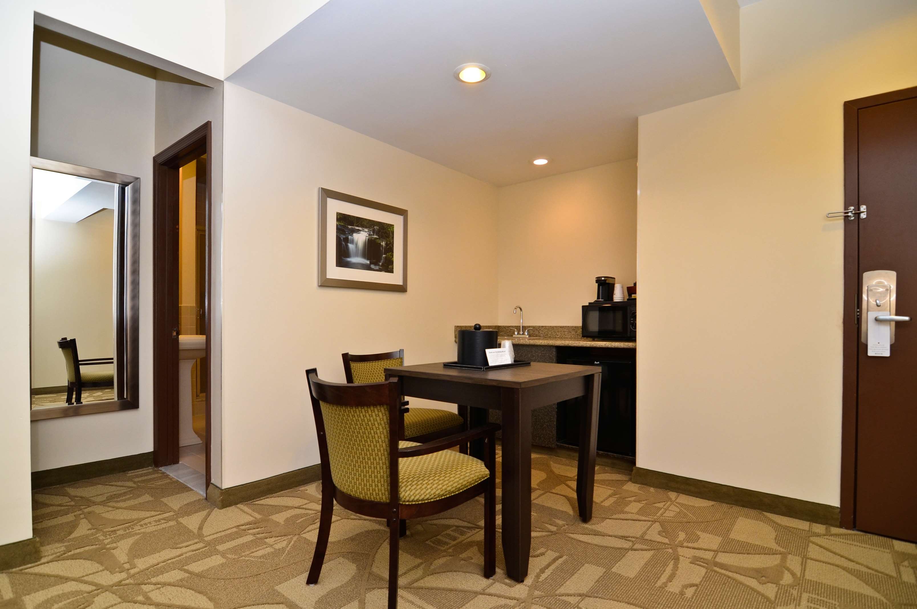 best western plus the inn and suites at the falls