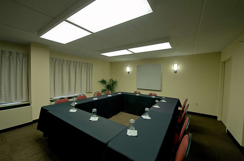 red roof inn plus miami airport