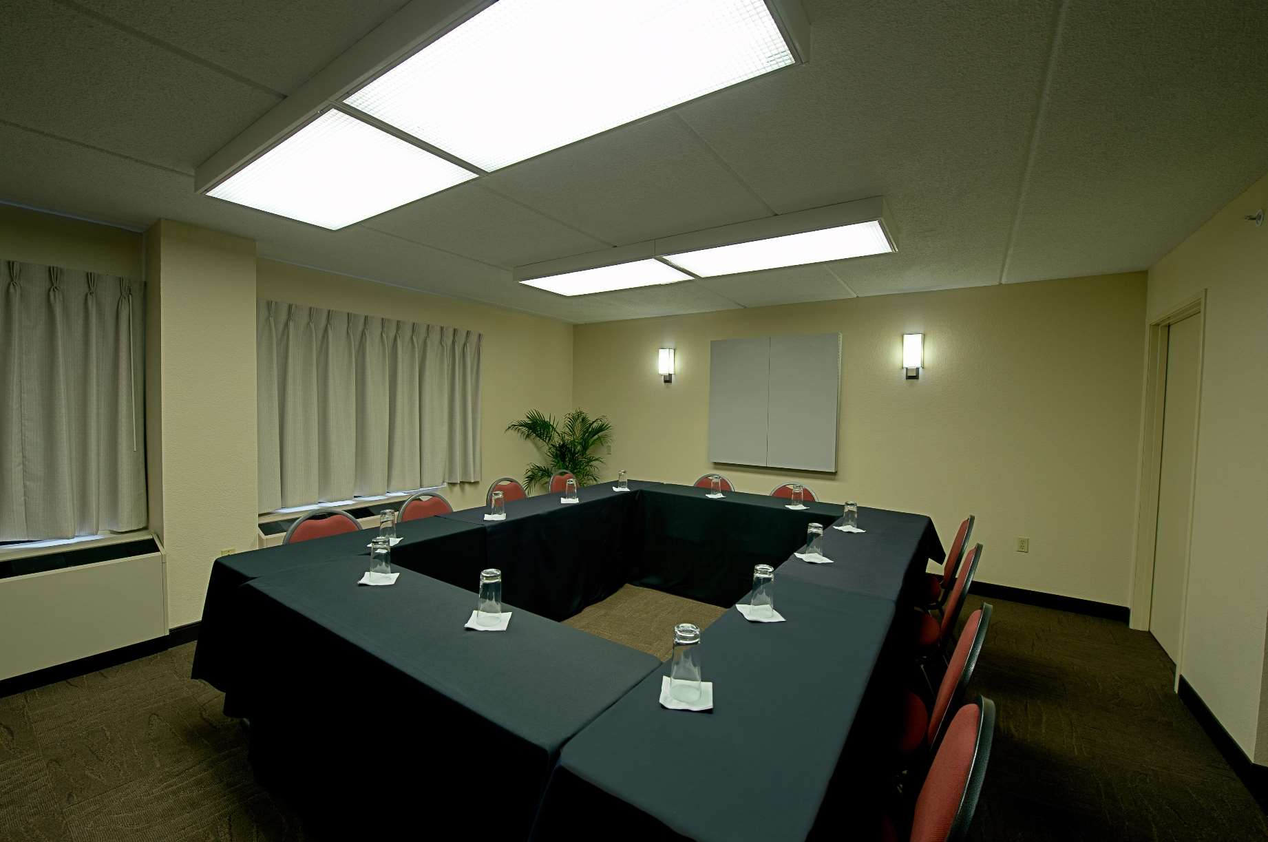 red roof inn plus miami airport