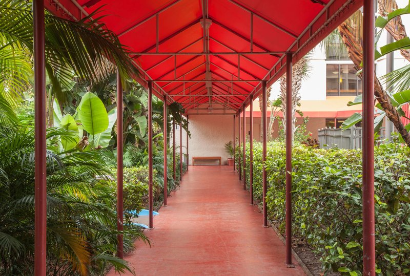 red roof inn plus miami airport