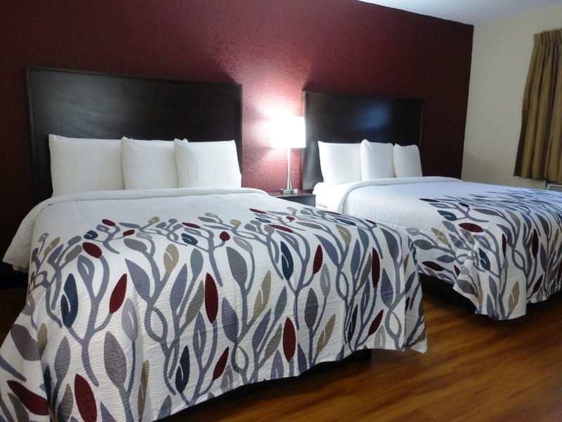 red roof inn des moines