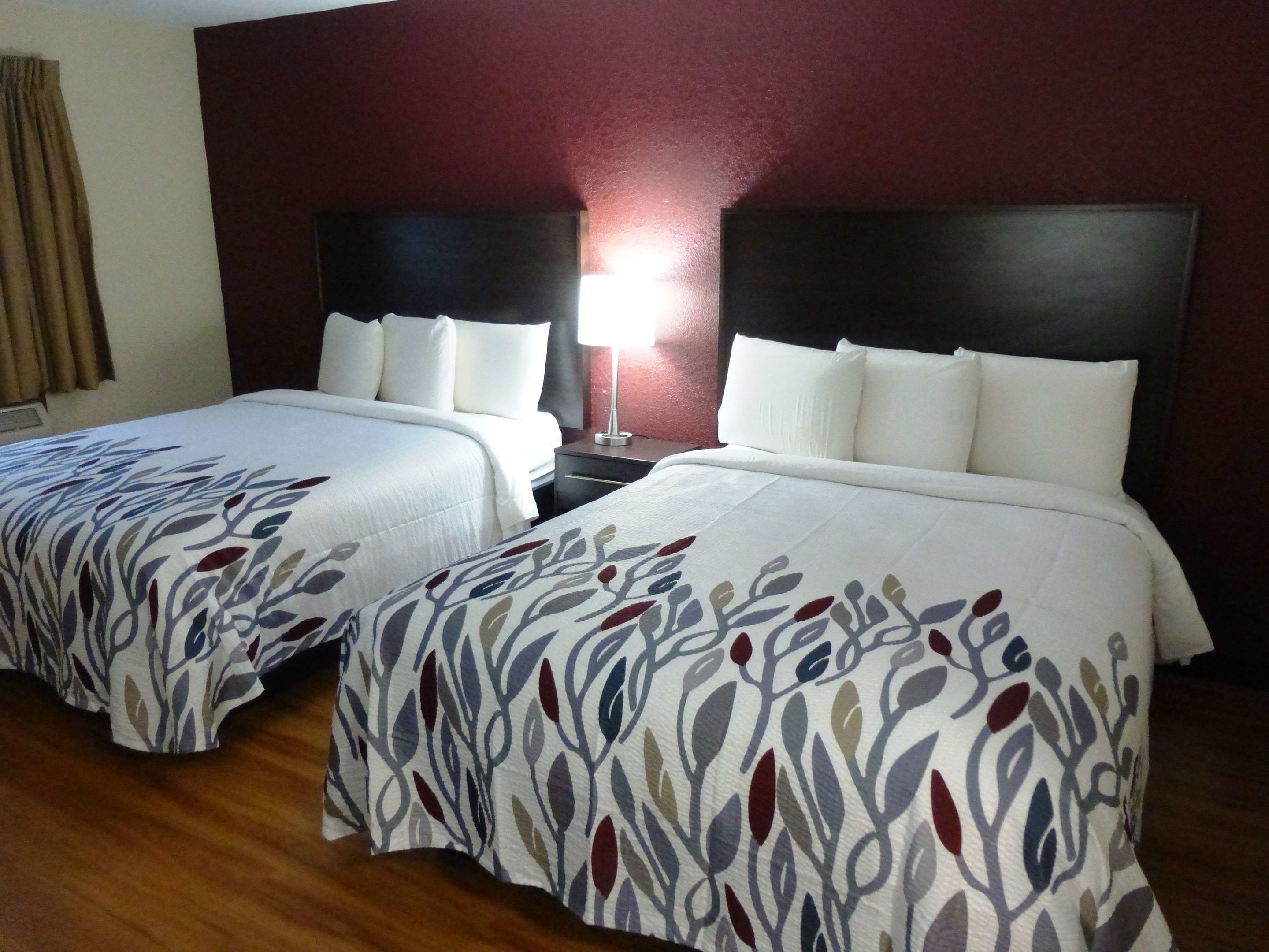 red roof inn des moines