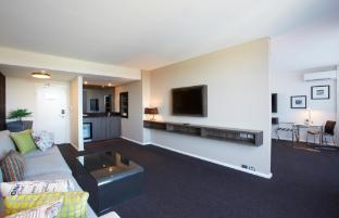 Holiday Inn Warwick Farm By Ihg,Cabramatta>>Blaxcell,4 star