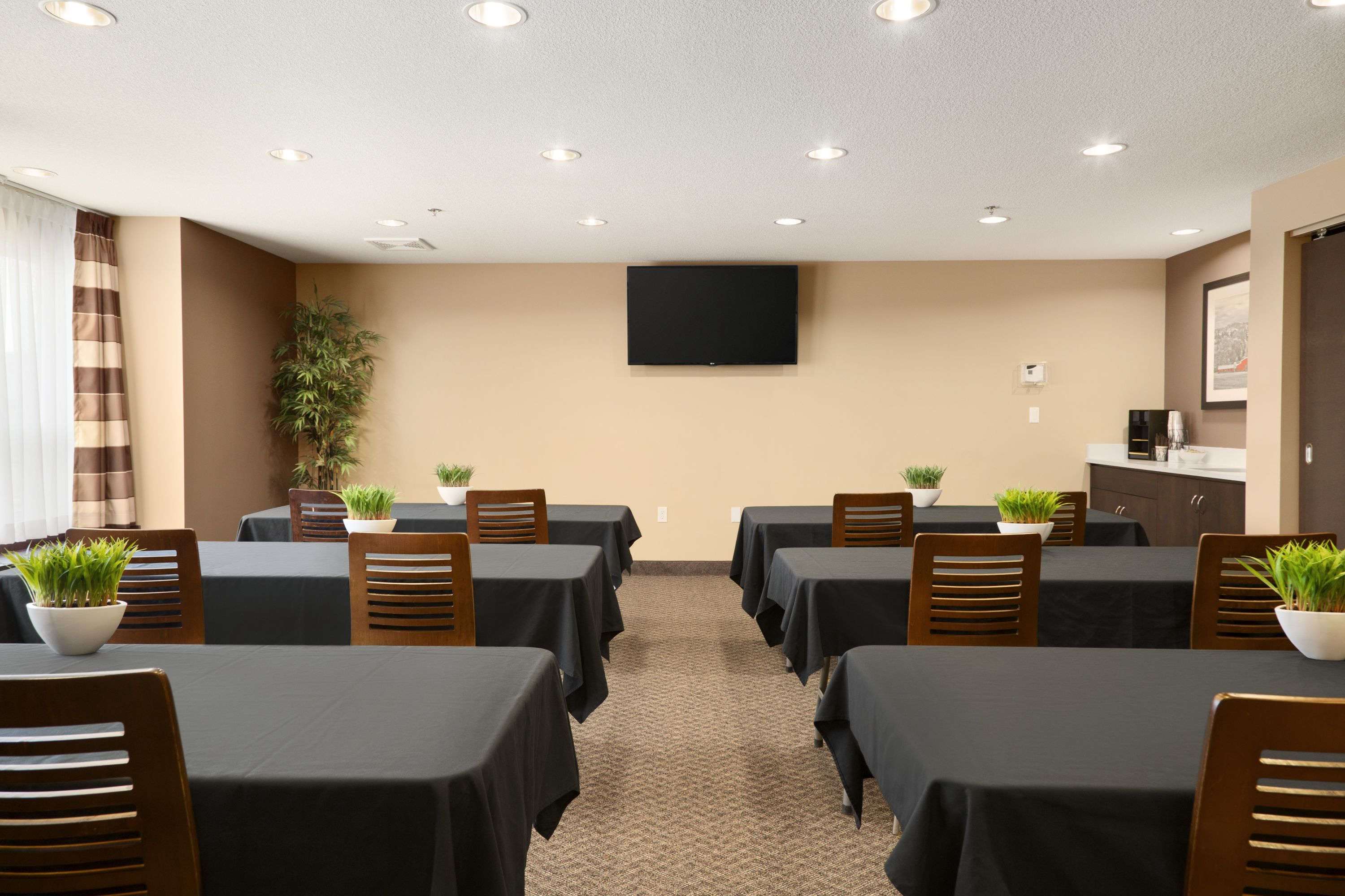 microtel inn and suites by wyndham blackfalds red deer north