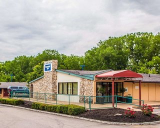 relax inn saint charles