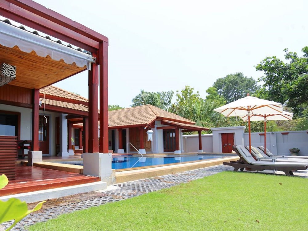 pao jin poon beach front villa