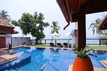 pao jin poon beach front villa
