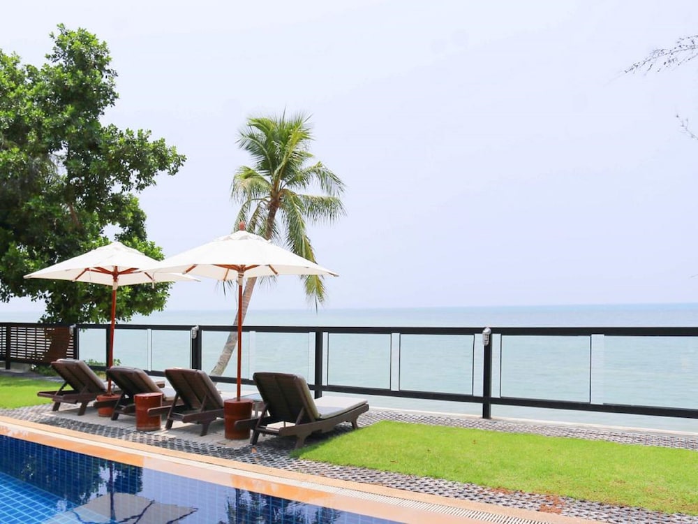 pao jin poon beach front villa