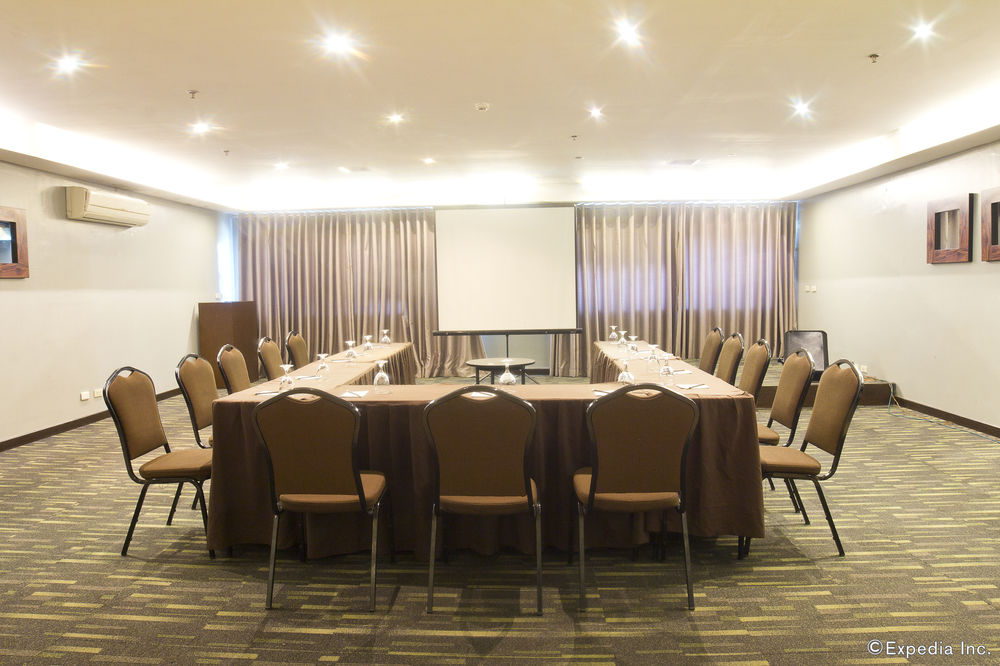 Lancaster Hotel Manila,Near Sm Megamall,4 star