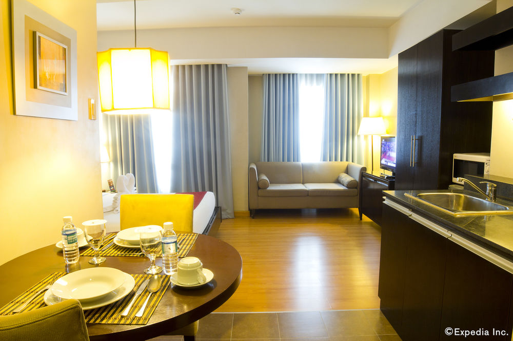Lancaster Hotel Manila,Near Sm Megamall,4 star