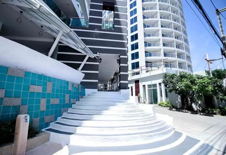 royal beach view suites