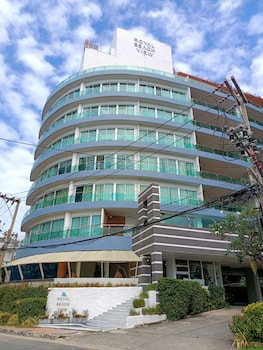 royal beach view suites