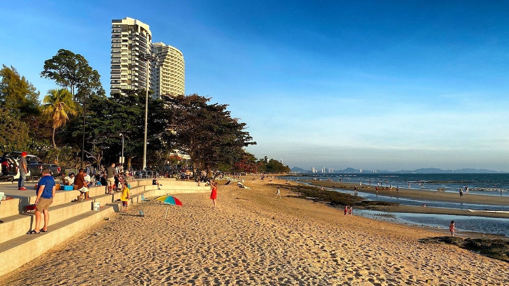 royal beach view suites