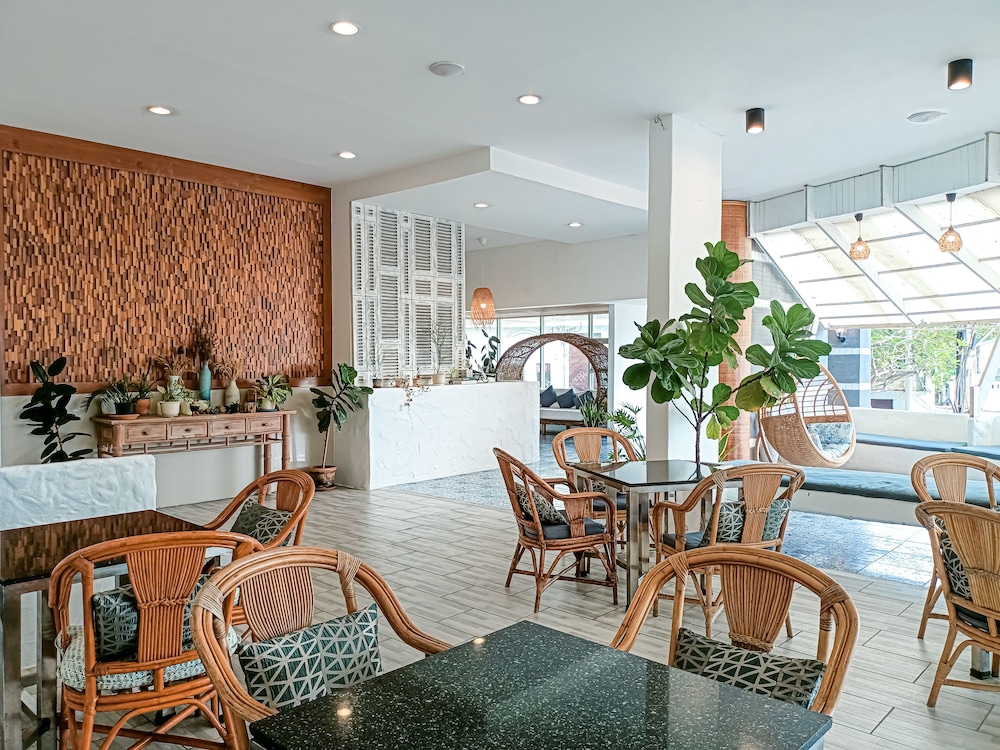 royal beach view suites