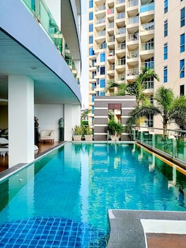 royal beach view suites