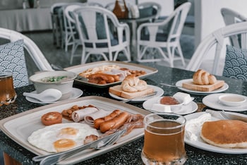 royal beach view suites