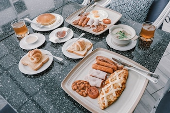 royal beach view suites