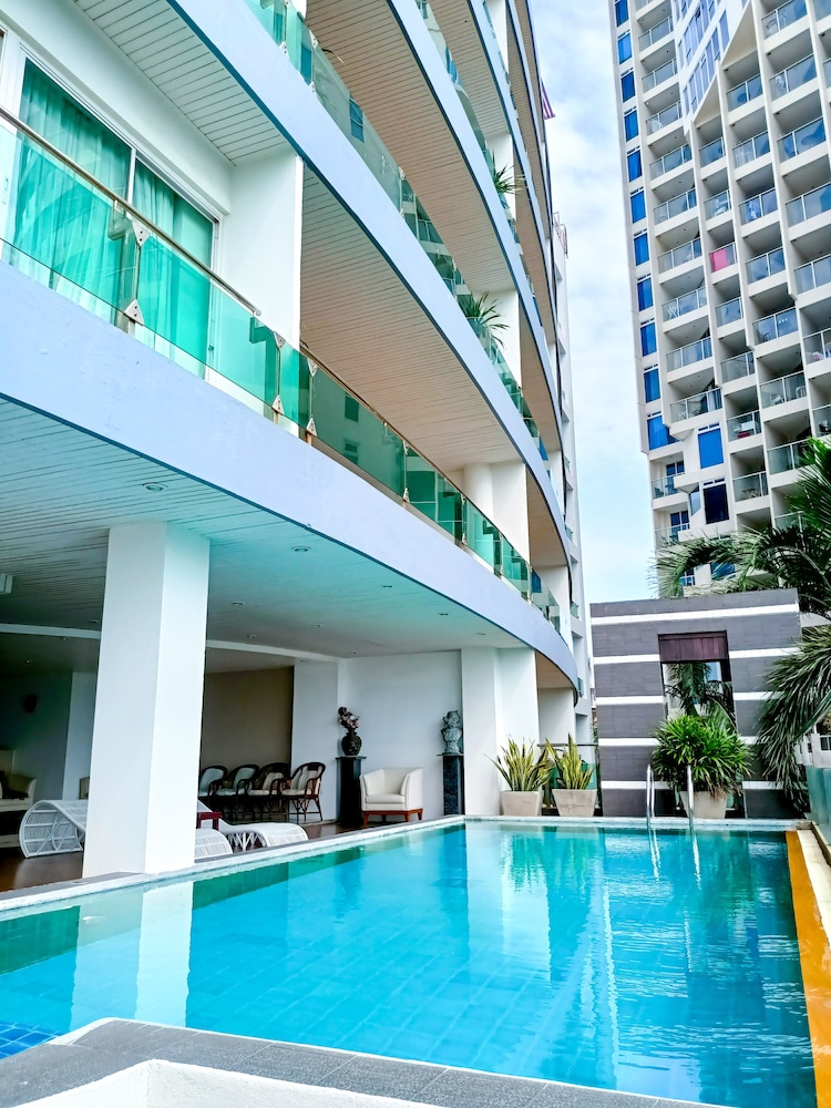 royal beach view suites