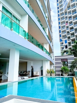 royal beach view suites