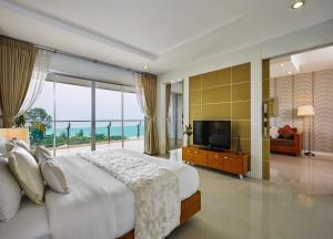 royal beach view suites