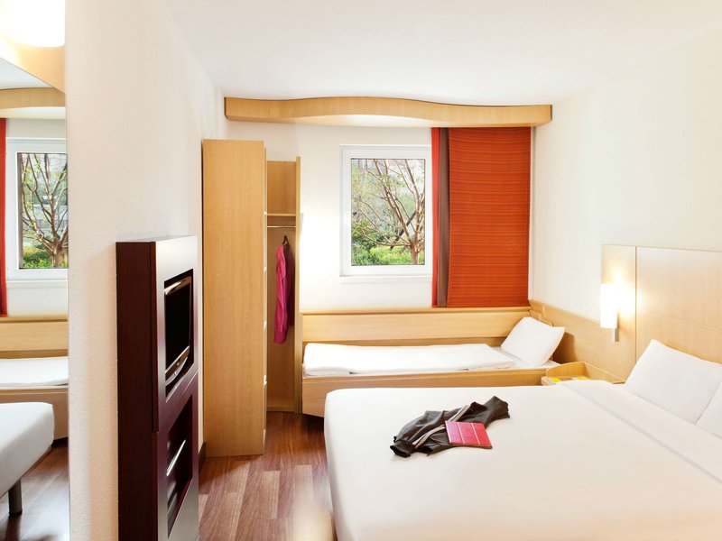 ibis shanghai chengshan road hotel