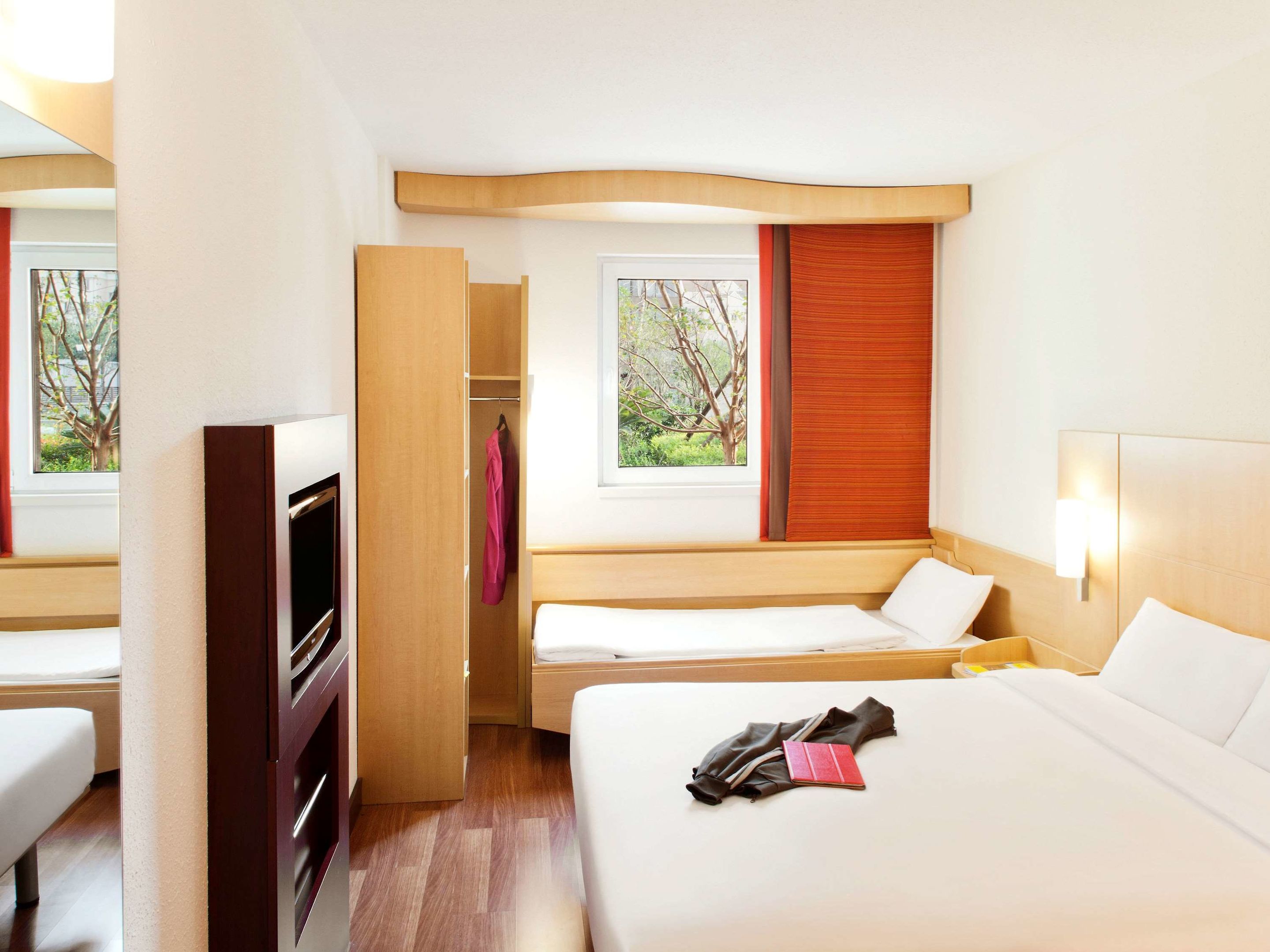 ibis shanghai chengshan road hotel