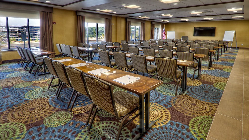 holiday inn express and suites pittsburgh sw southpointe