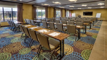 holiday inn express and suites pittsburgh sw southpointe