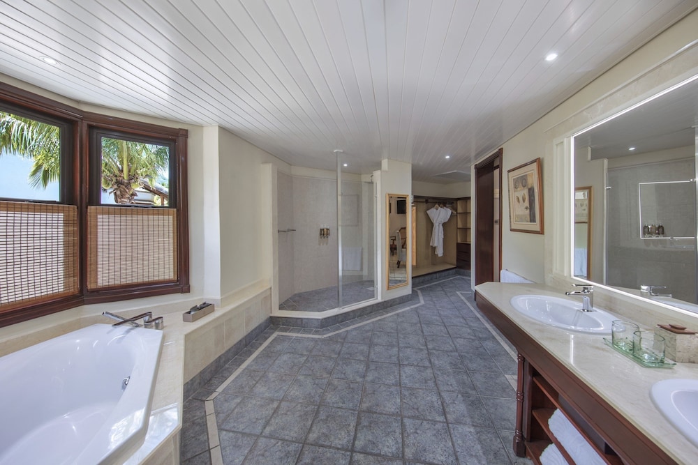 dinarobin beachcomber golf resort and spa