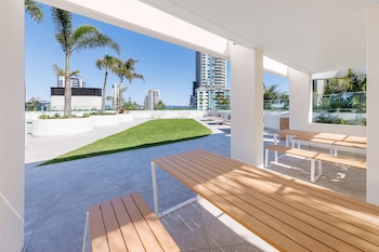 meriton suites surfers paradise