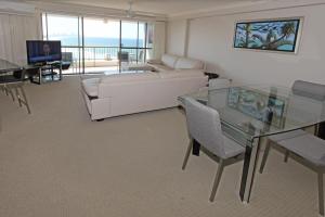 gemini court holiday apartments