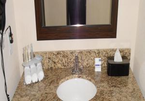 Holiday Inn Express & Suites Kansas City Ku Medical Center,Kansas City>>Grandview,3 star