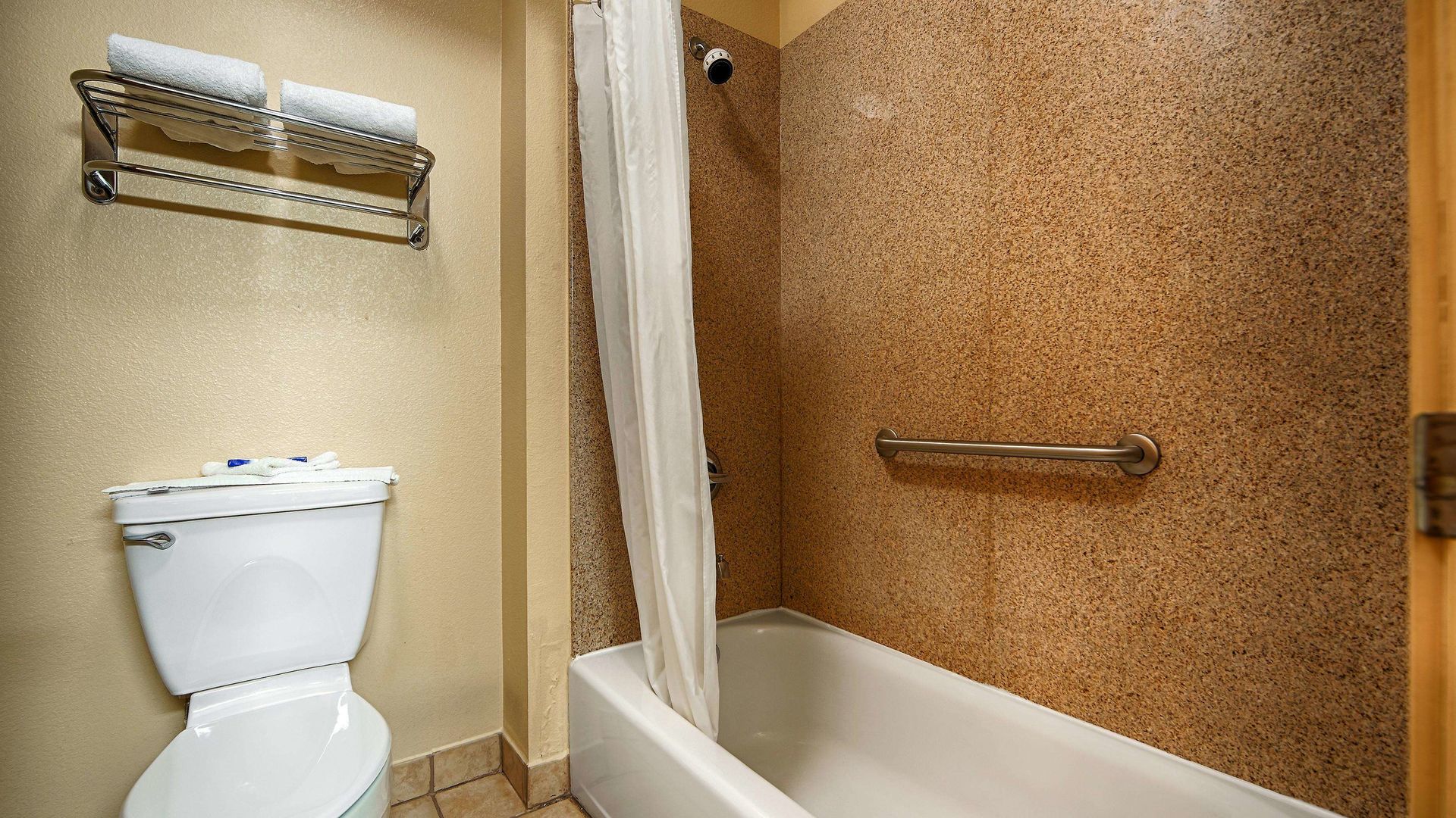 best western windsor pointe hotel and suites frost bank center
