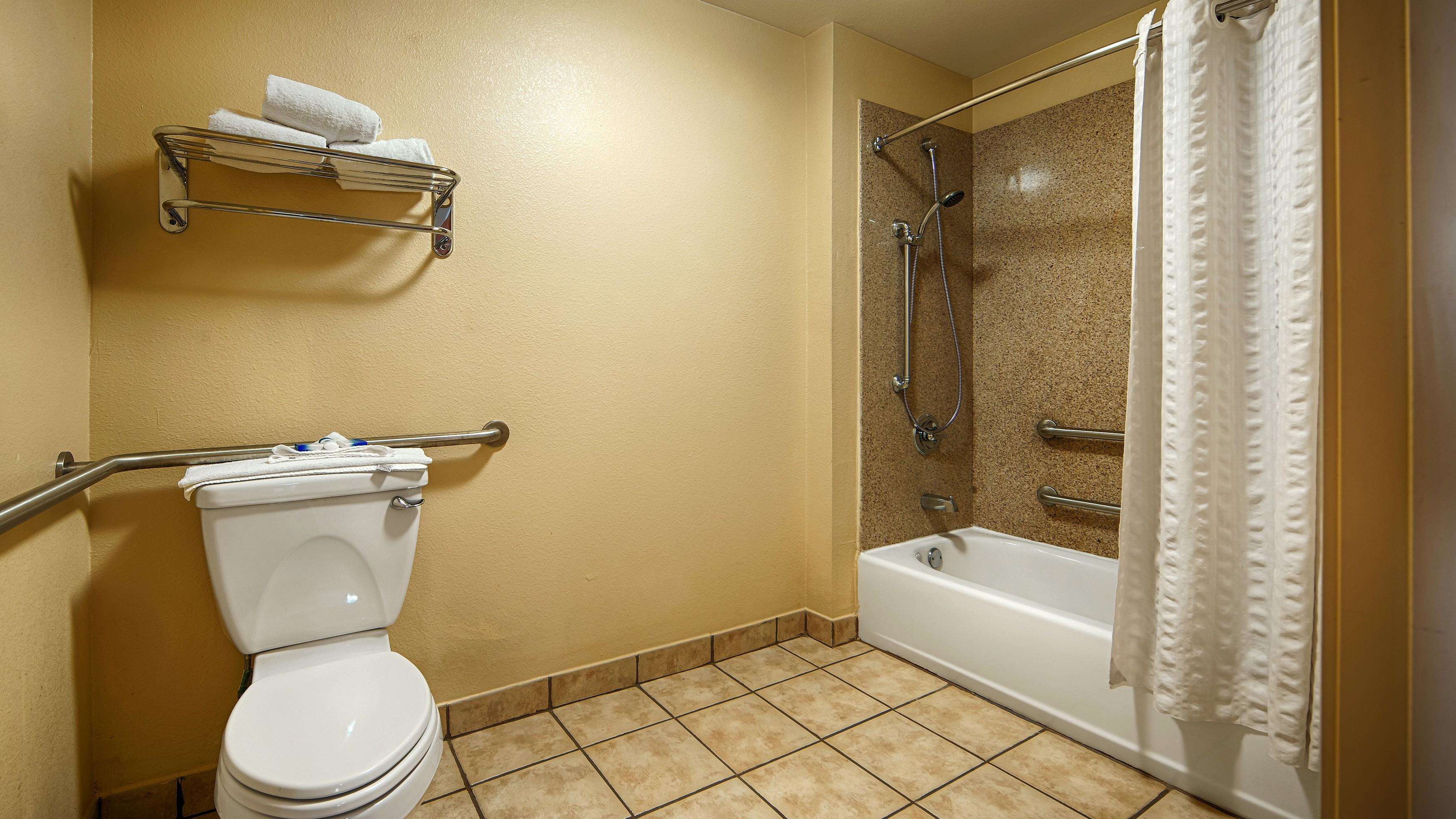 best western windsor pointe hotel and suites frost bank center