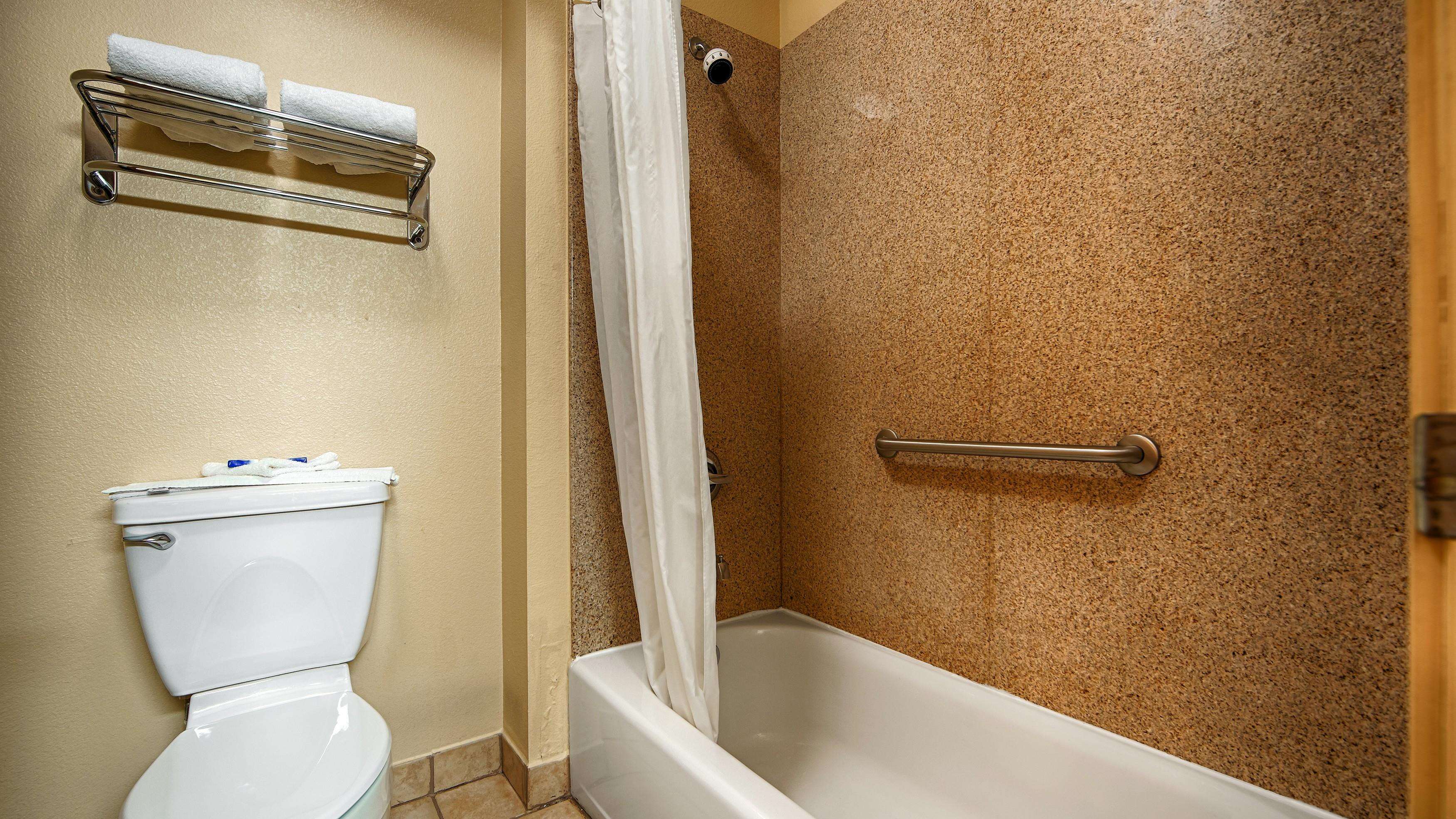 best western windsor pointe hotel and suites frost bank center