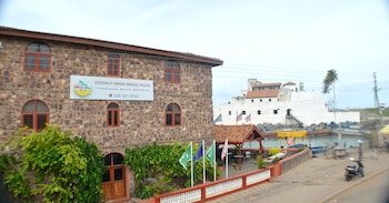 Coconut Grove Bridge House,Elmina>>Cape Coast,3 star